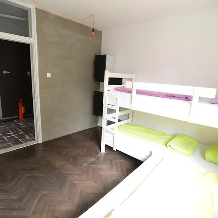 Hostel Fair And Square Belgrade