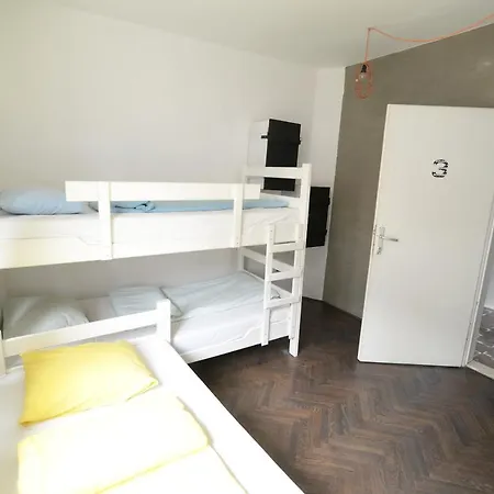 Hostel Fair And Square *