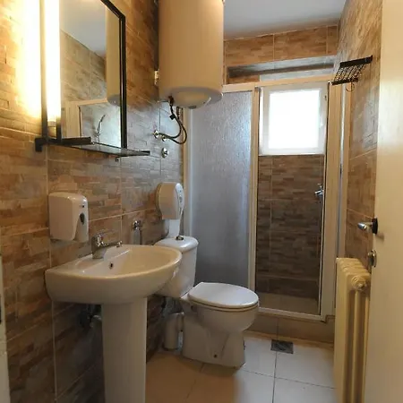 Fair And Square Hostel *