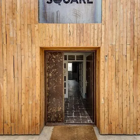 Fair And Square Hostel *