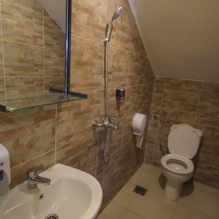 Fair And Square Hostel *