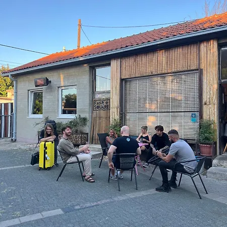 Hostal Fair And Square Belgrado