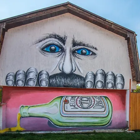 Fair And Square Hostel Belgrade