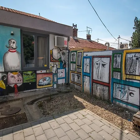 Hostel Fair And Square Belgrade