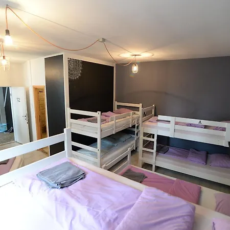 Fair And Square Hostel *