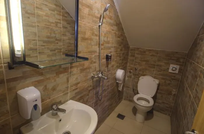 Fair And Square Hostel *