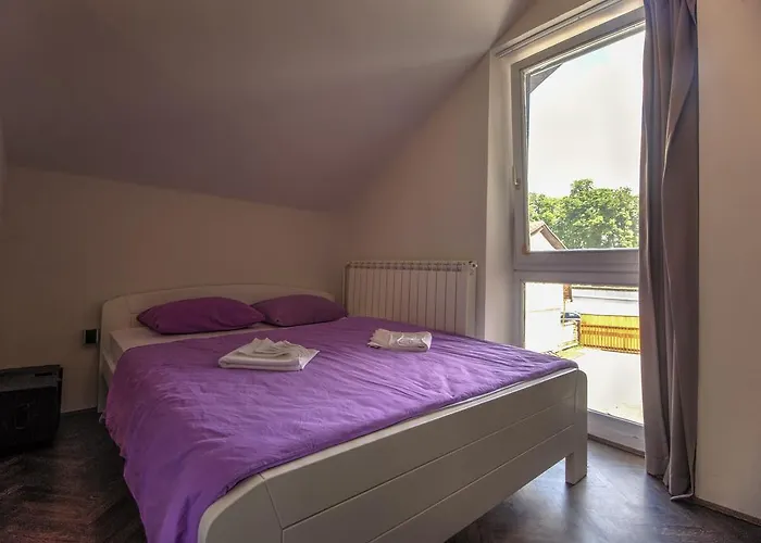 Hostal Fair And Square *