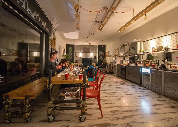 Hostal Fair And Square *