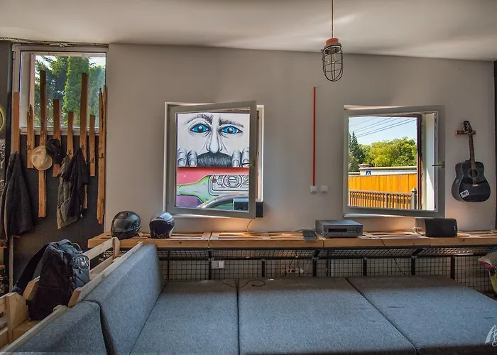 Fair And Square Hostal