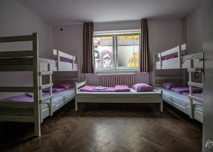 Hostal Fair And Square