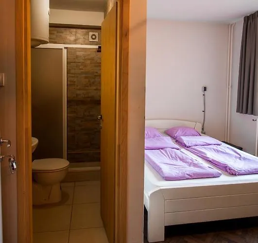 Hostal Fair And Square