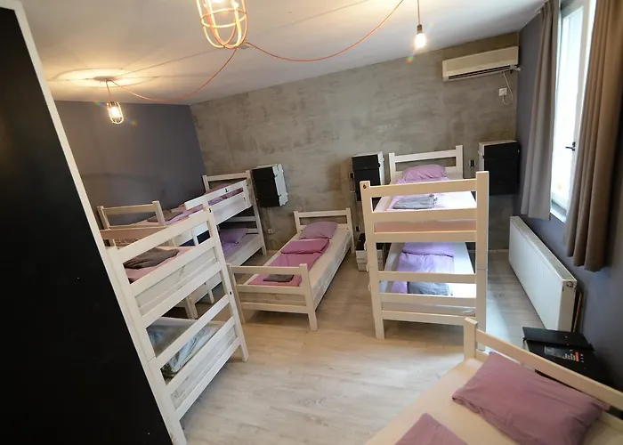 Hostal Fair And Square Belgrado